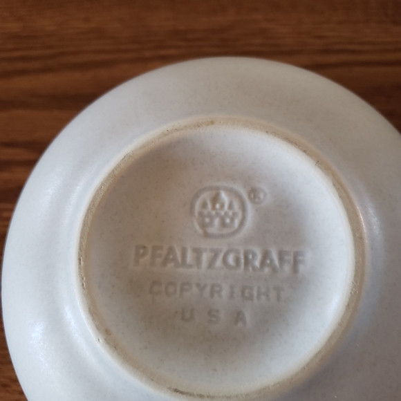 2 Yorktown Pfaltzgraff Cereal Bowls. Slightly used but like new condition. - Picture 2 of 4